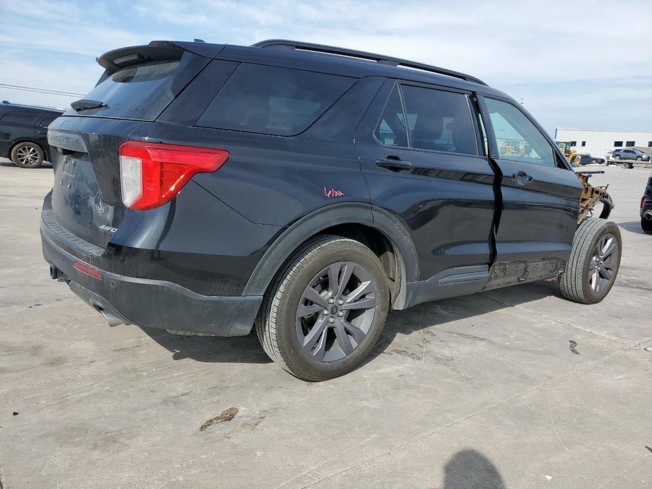 2023 Ford Explorer - Image 3