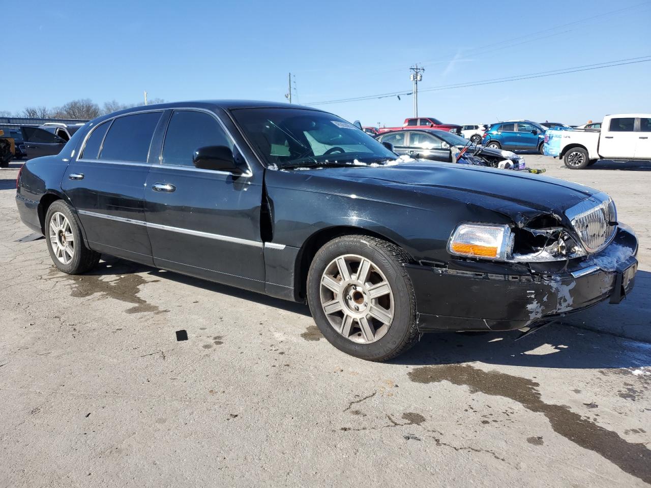 2011 Lincoln Town Car - Image 4