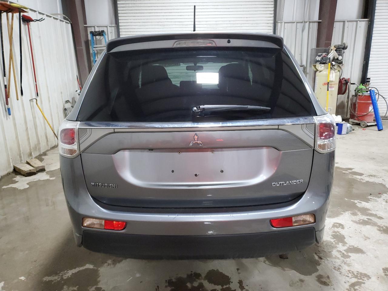2014 Mitsubishi Outlander - Image 6