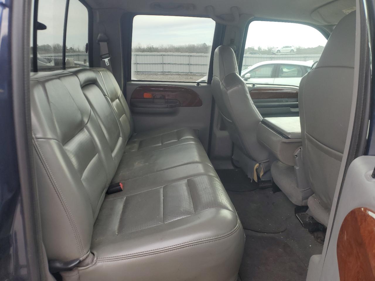 2003 Ford F350 - Image 10
