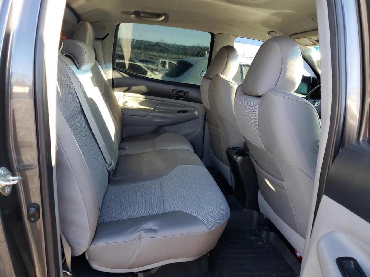 2015 Toyota Tacoma - Image 10