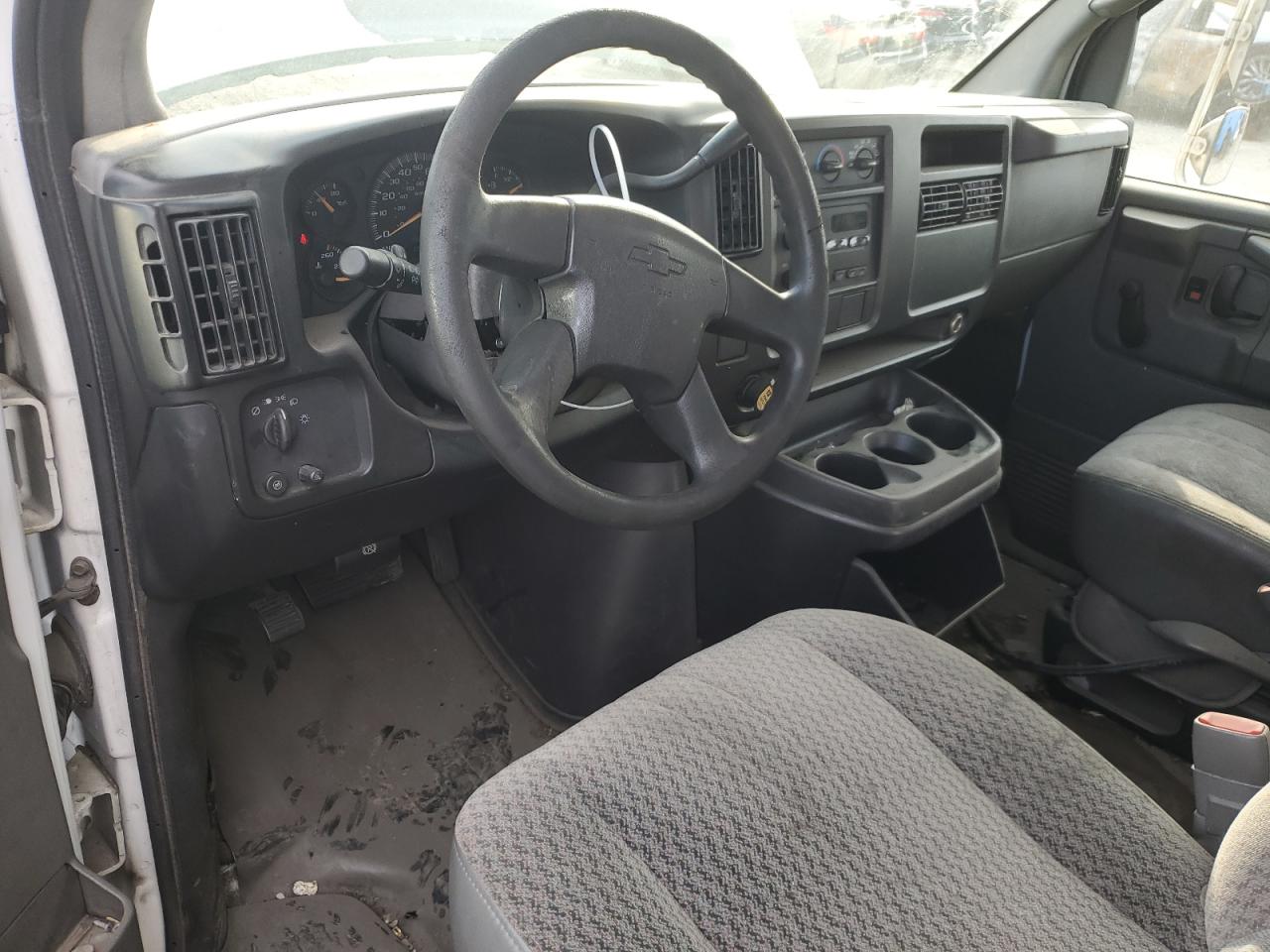 2005 Chevrolet Express G3500 VIN: 1GBJG31U851180918 Lot: 43943465