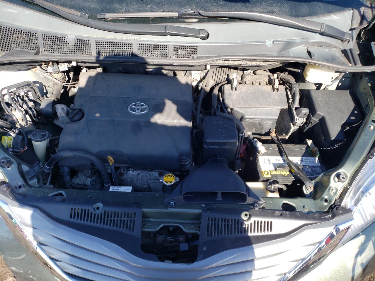 2012 Toyota Sienna - Image 12