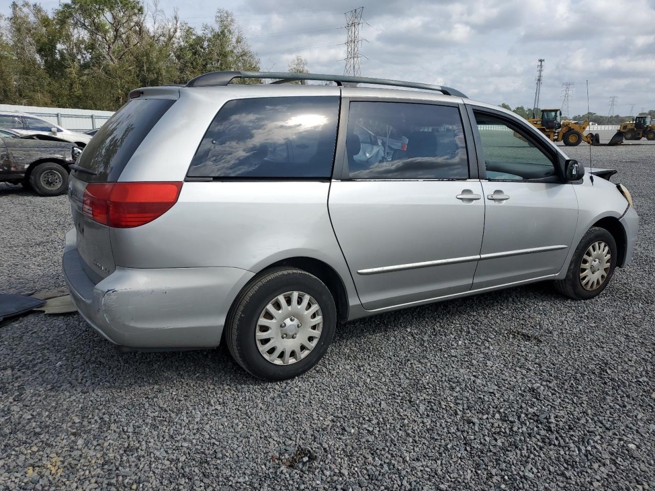2004 Toyota Sienna - Image 3