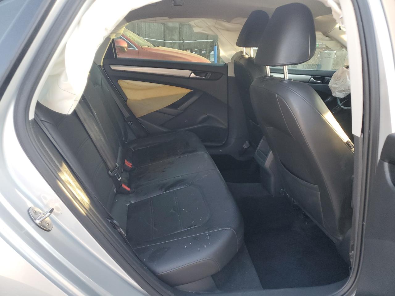 2015 Volkswagen Passat - Image 10