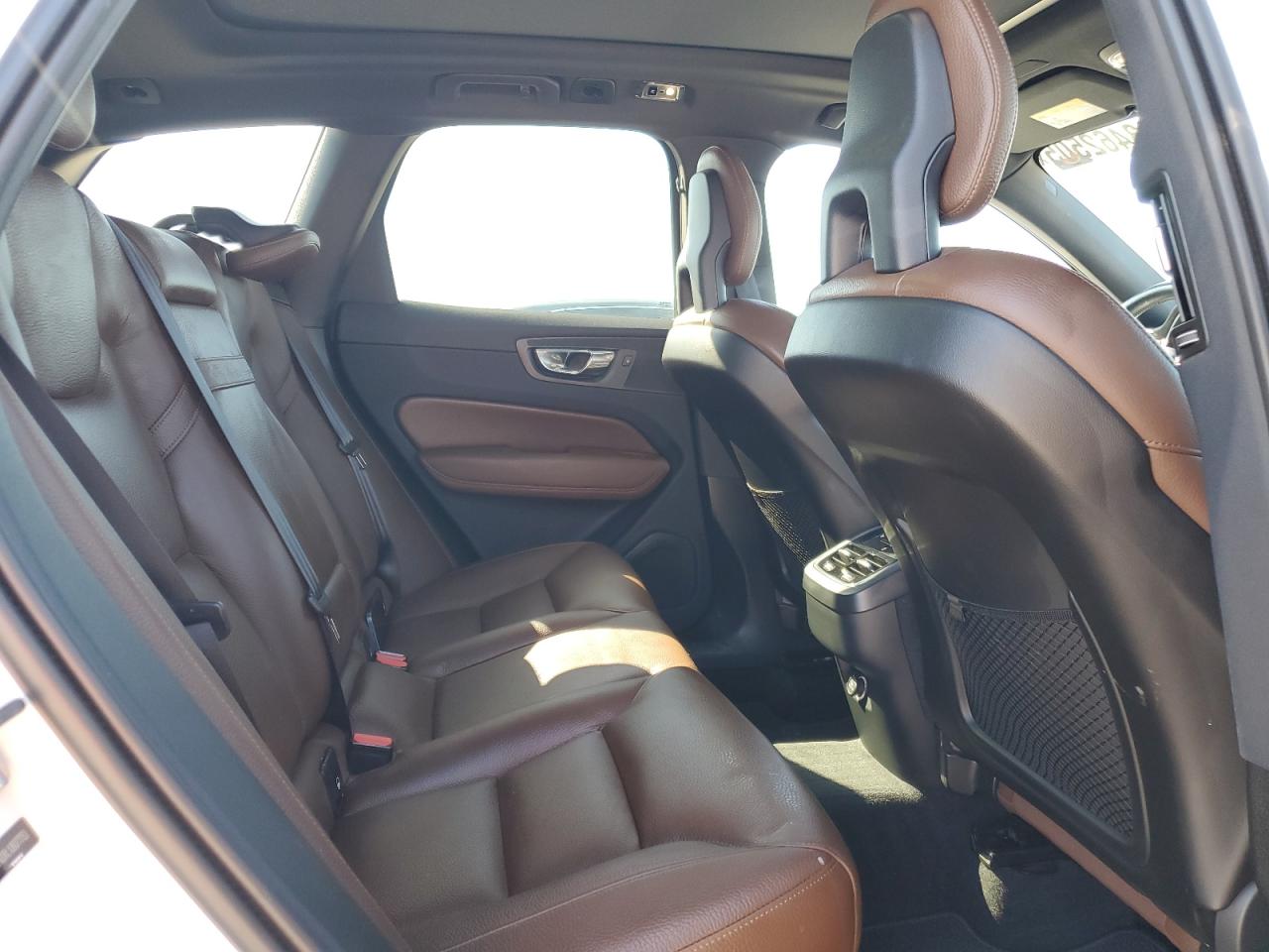 2018 Volvo XC60 - Image 11