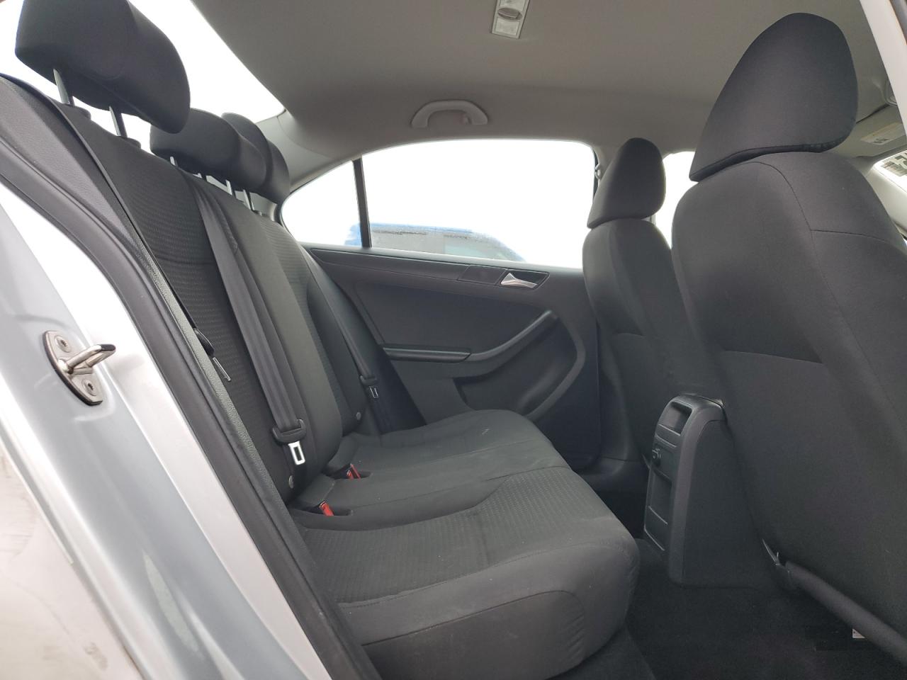 2015 Volkswagen Jetta - Image 10