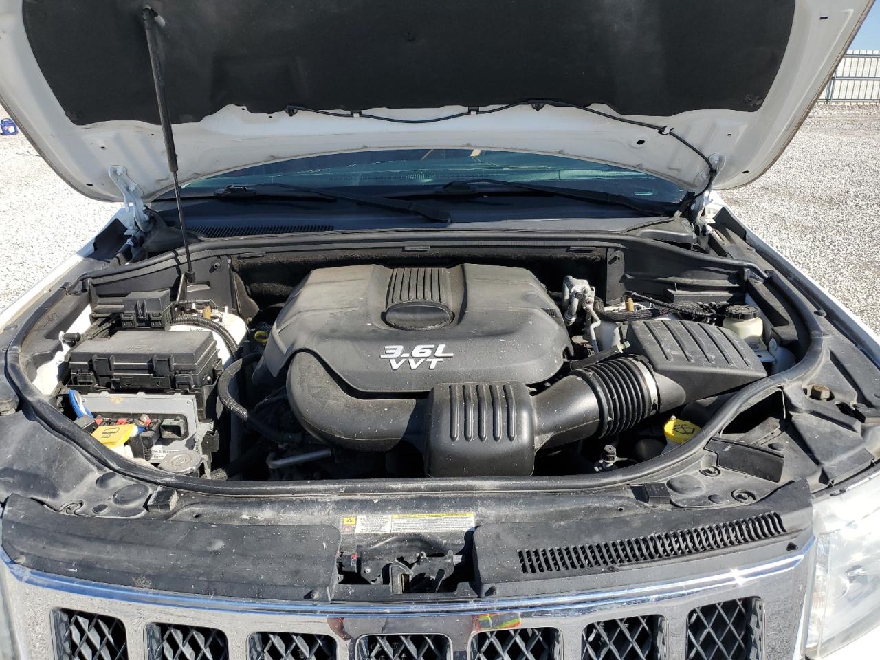 2013 Jeep Grand Cherokee - Image 12