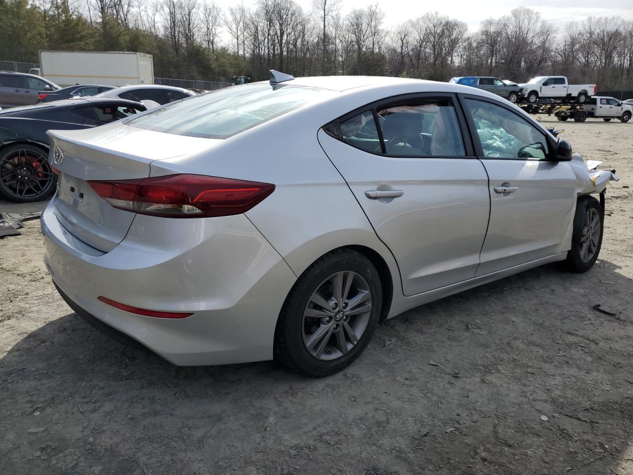 2018 Hyundai Elantra - Image 3