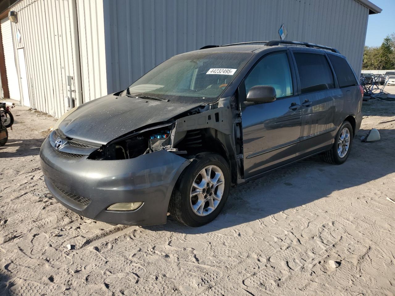 2008 Toyota Sienna - Image 1