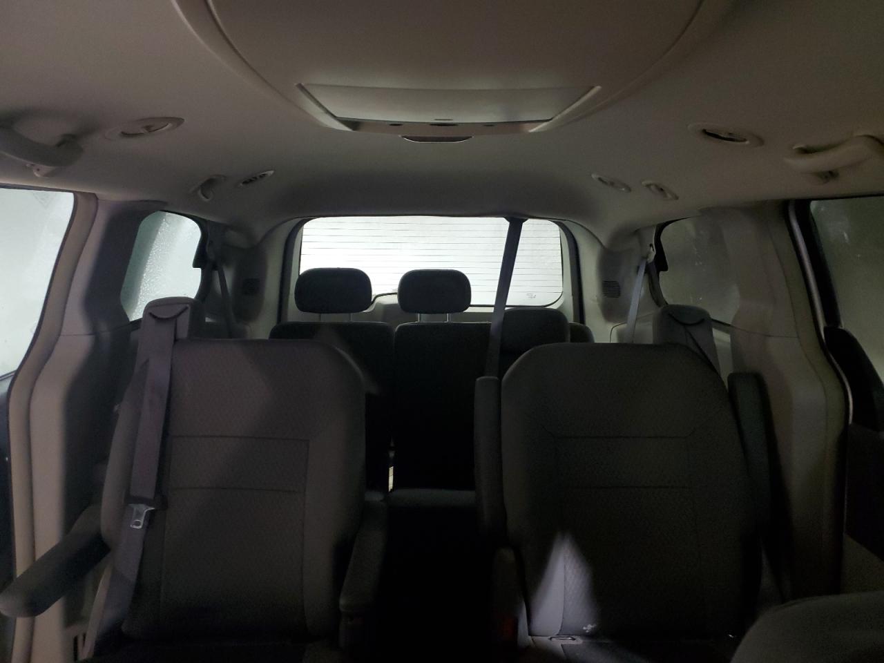 2008 Chrysler Town & Country - Image 10