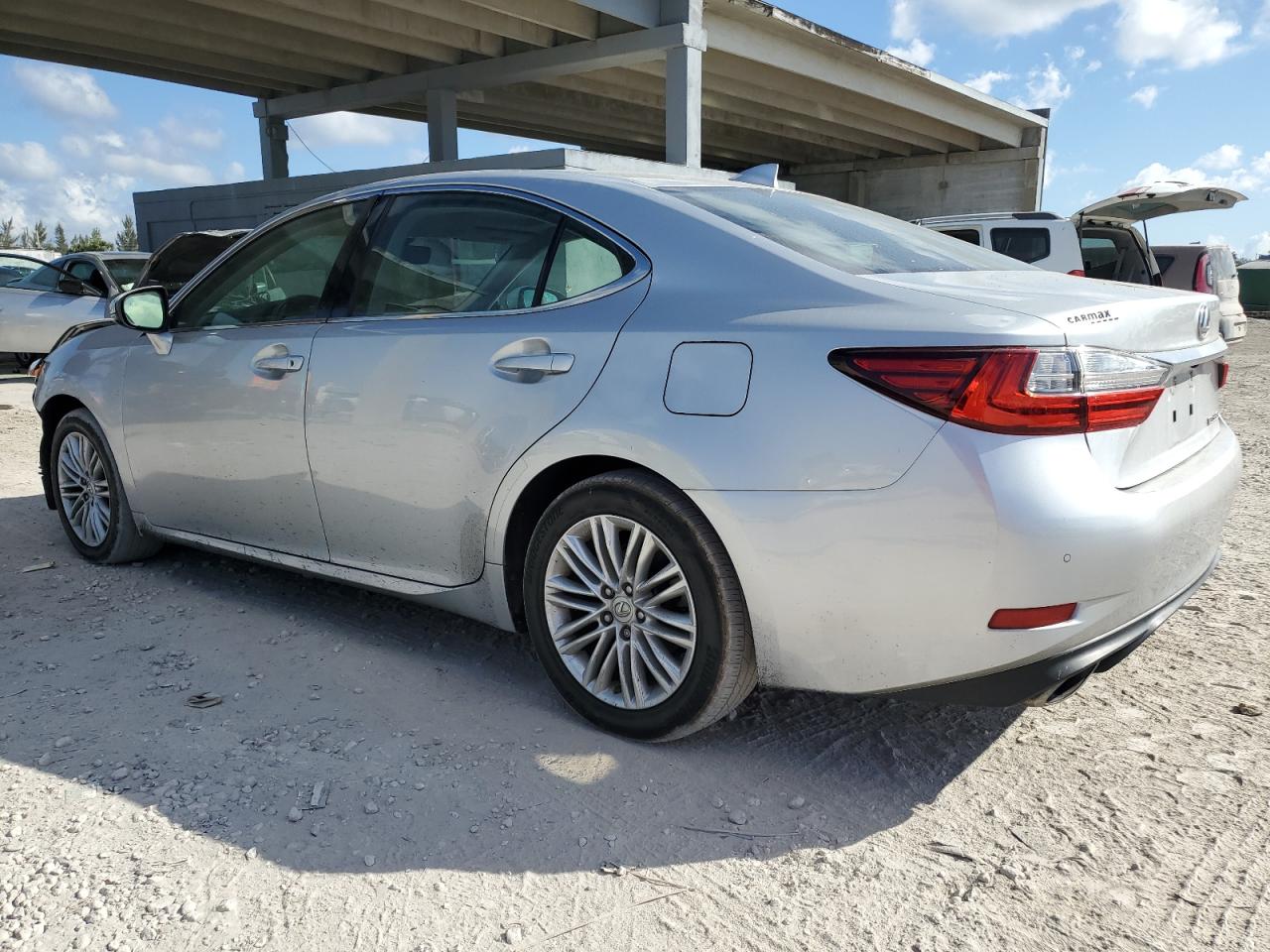 2017 Lexus ES - Image 2