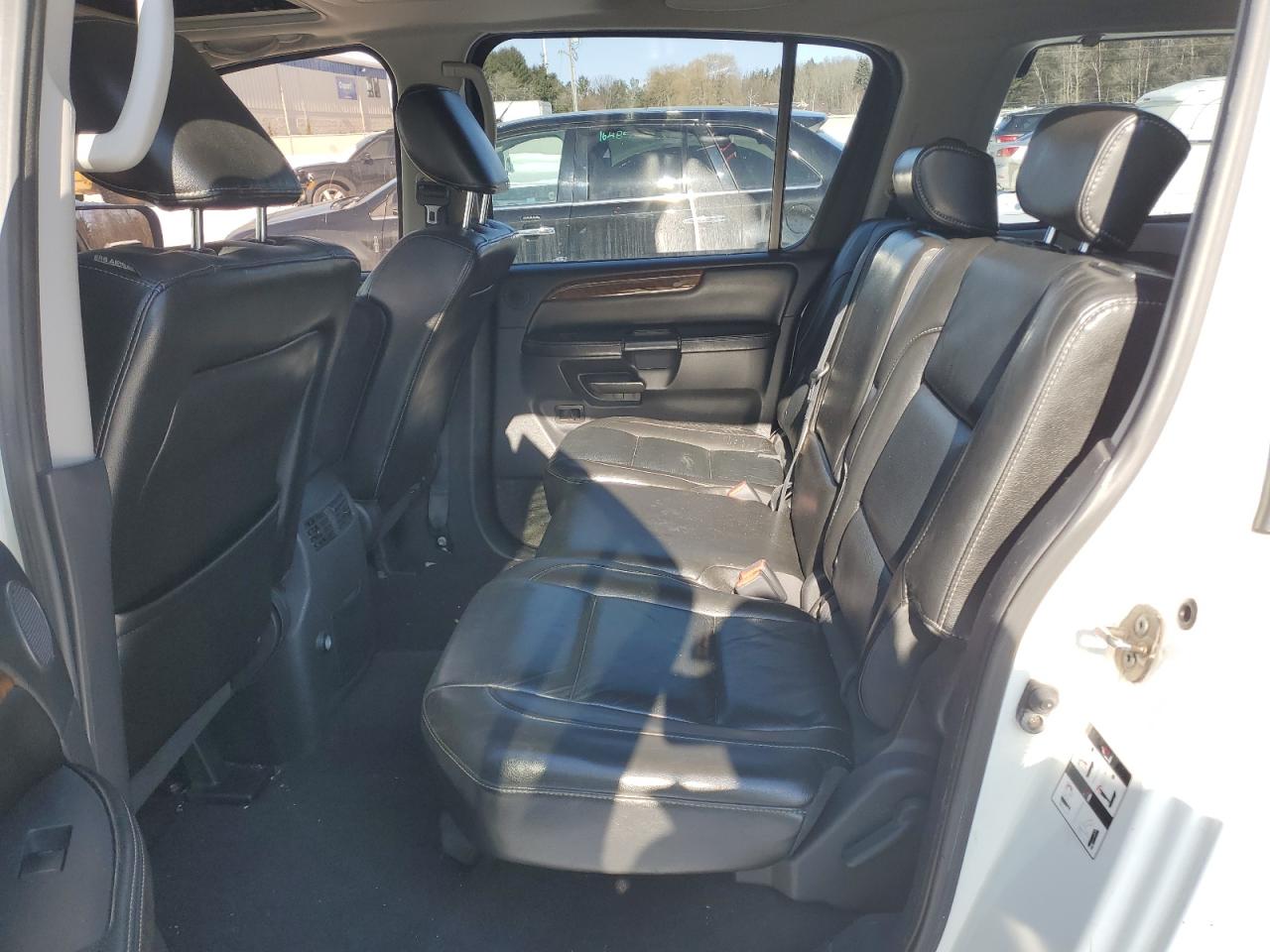 2010 Nissan Armada - Image 11