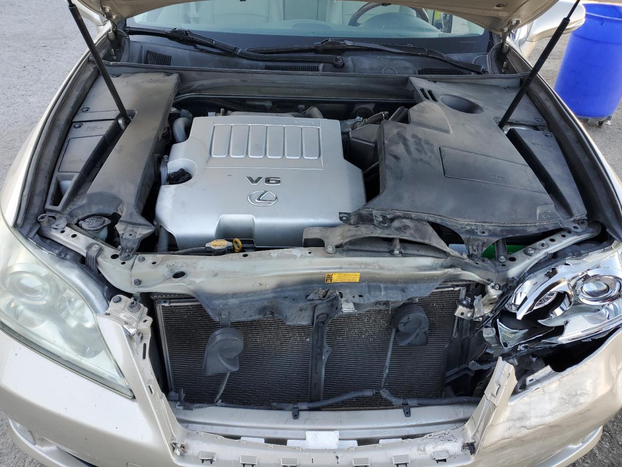 2011 Lexus ES - Image 11