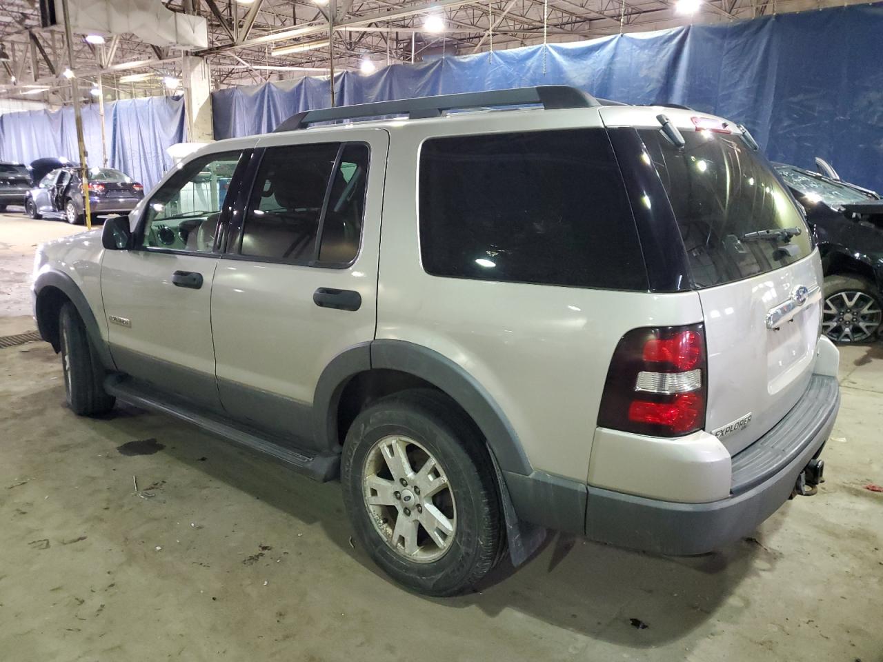 2006 Ford Explorer - Image 2