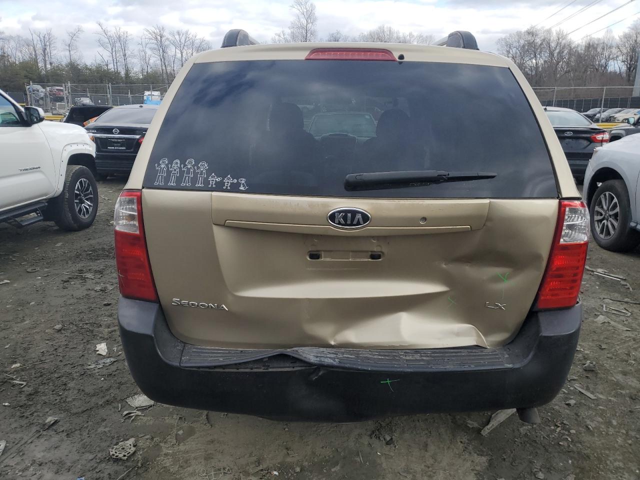 2008 Kia Sedona - Image 6