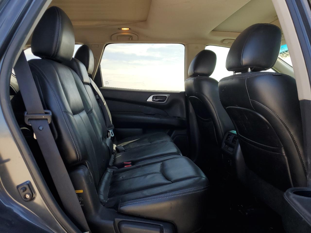 2014 Nissan Pathfinder - Image 11