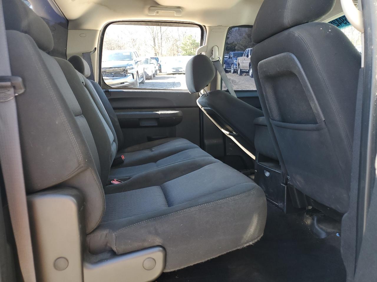 2011 Chevrolet Silverado - Image 10