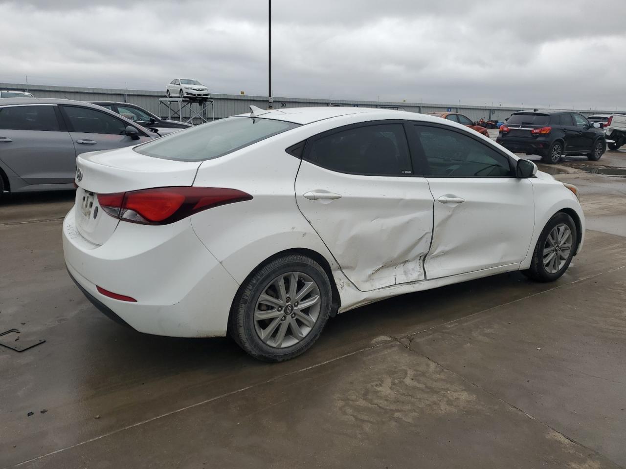 2014 Hyundai Elantra - Image 3