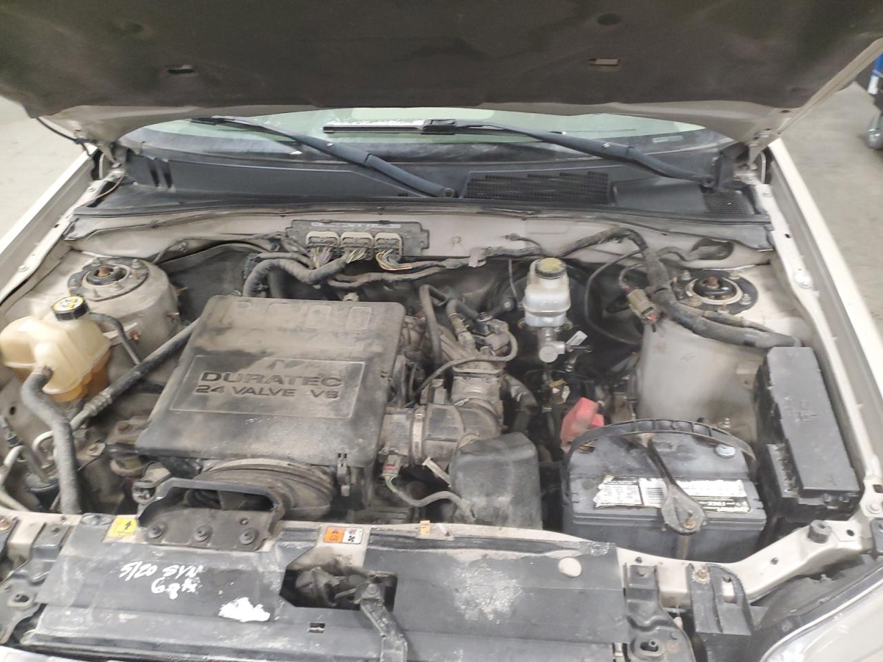 2010 Mercury Mariner - Image 12