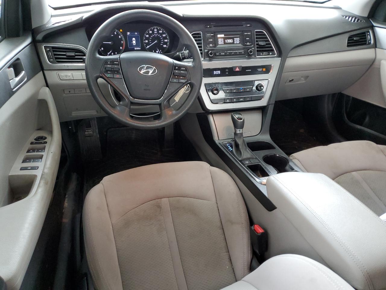 2017 Hyundai Sonata - Image 8