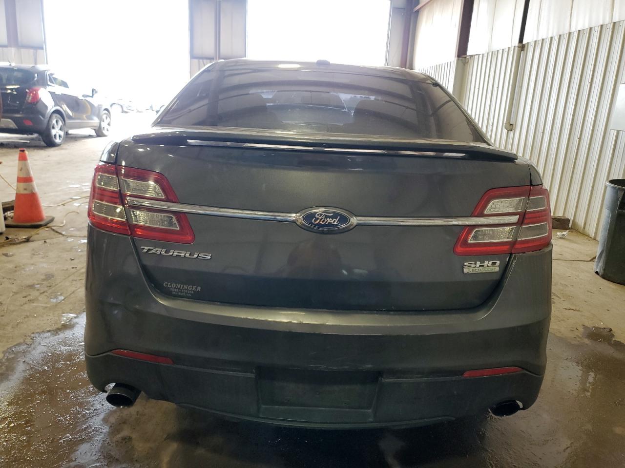 2015 Ford Taurus - Image 6