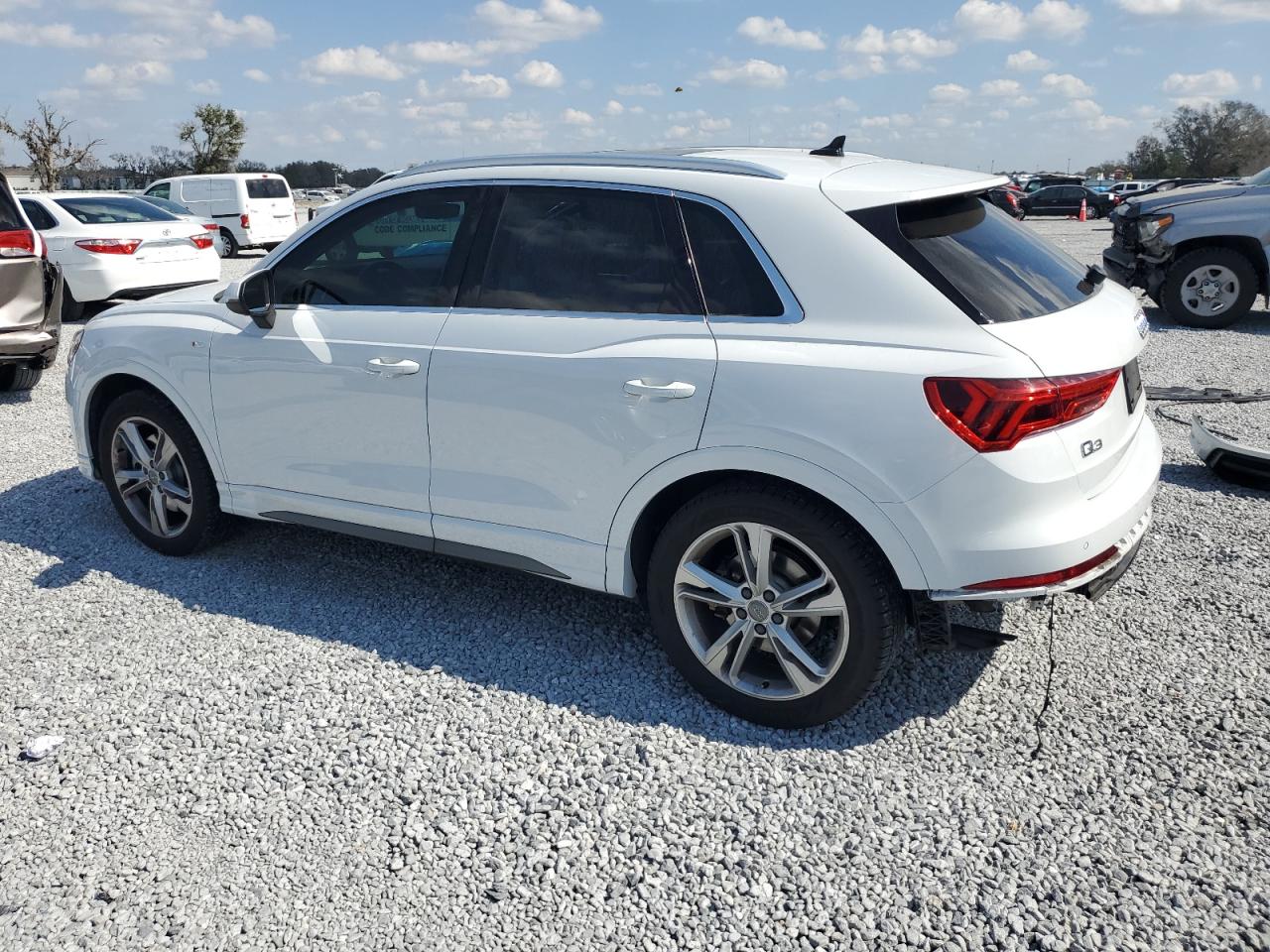 2019 Audi Q3 - Image 2
