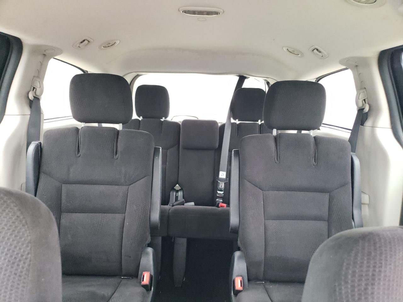 2015 Dodge Caravan - Image 10