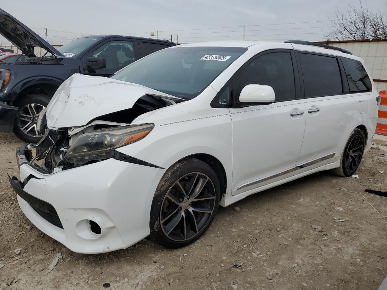 2017 Toyota Sienna - Image 1