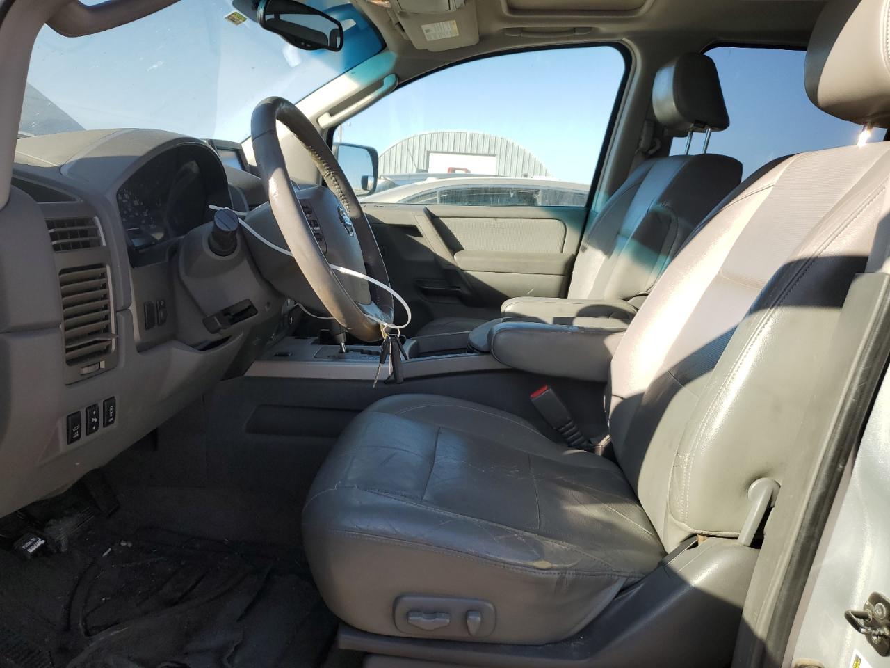 2005 Nissan Armada - Image 7