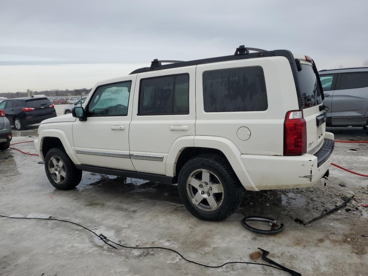 2010 Jeep Commander - Image 2