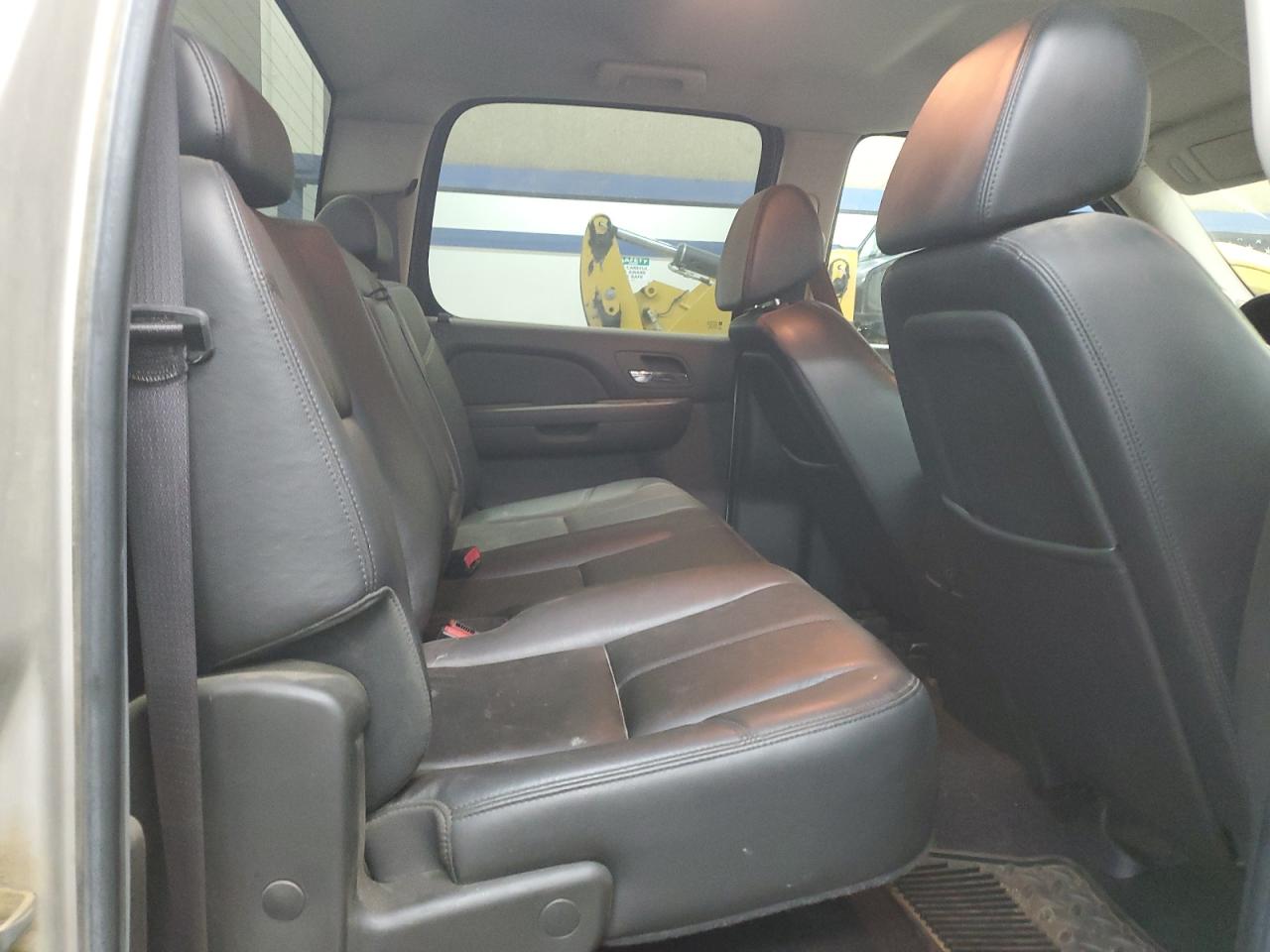 2009 GMC Sierra - Image 10