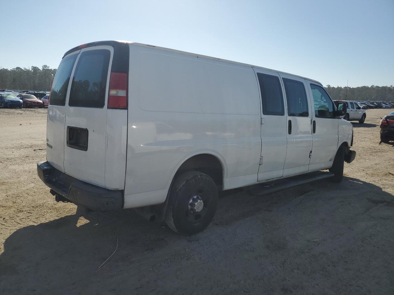 2010 Chevrolet Express - Image 3
