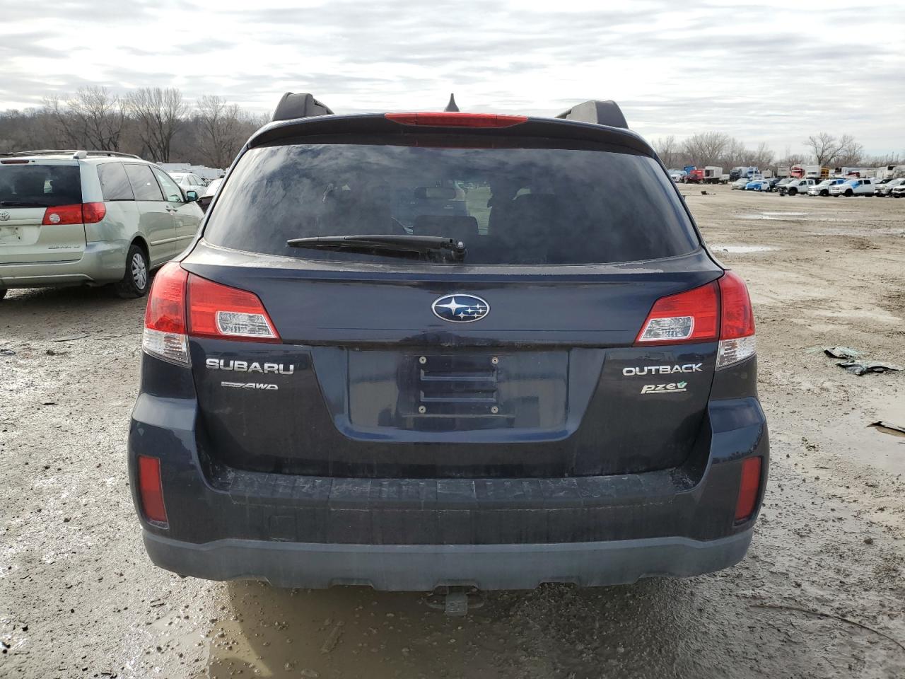 2012 Subaru Outback - Image 6