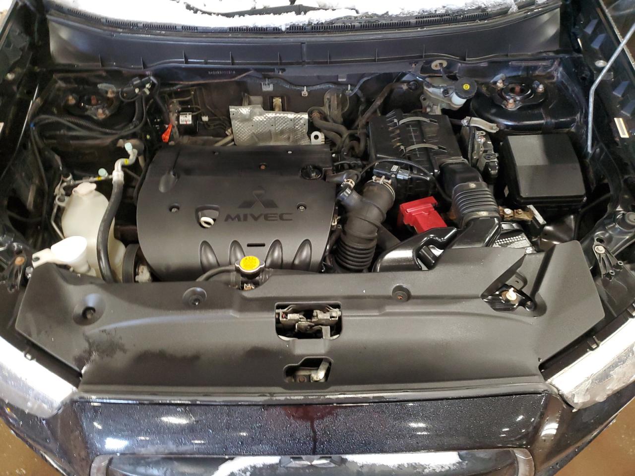 2011 Mitsubishi Outlander - Image 12