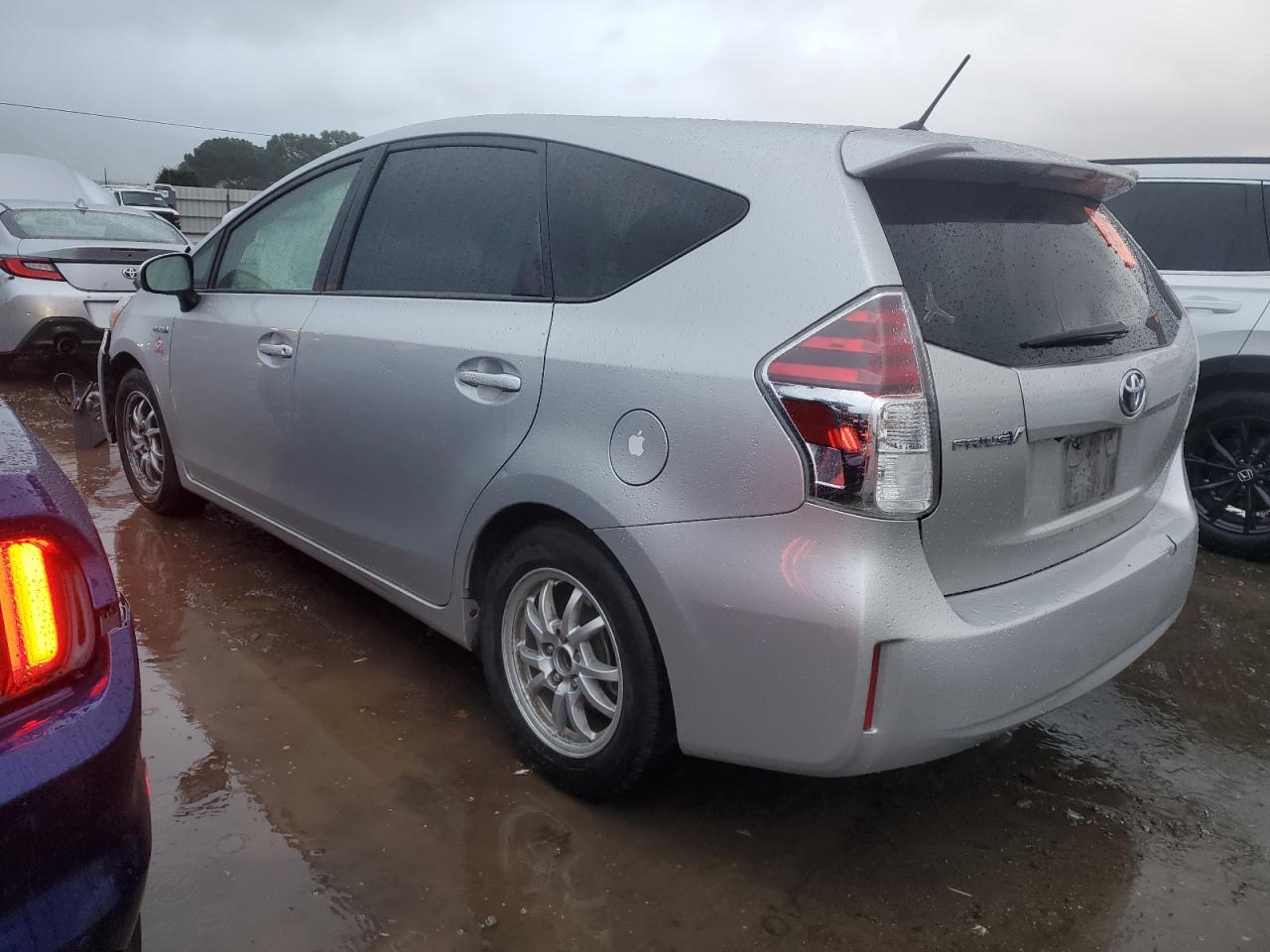 2017 Toyota Prius - Image 2