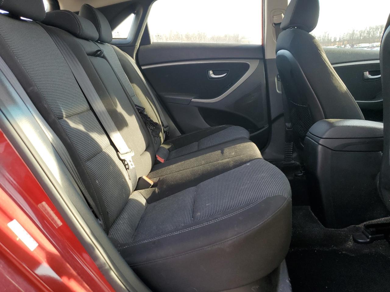 2016 Hyundai Elantra - Image 10
