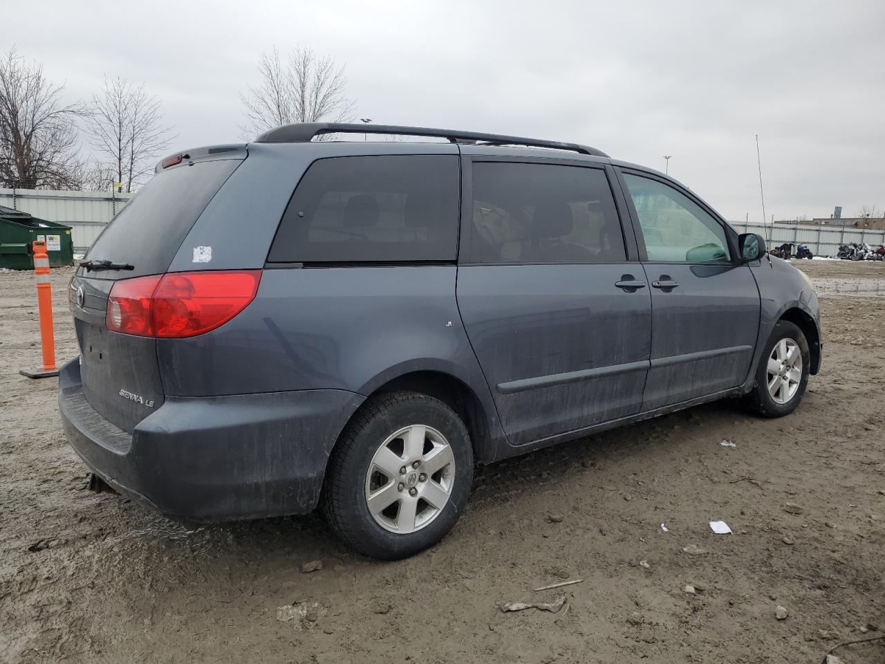 2008 Toyota Sienna - Image 3