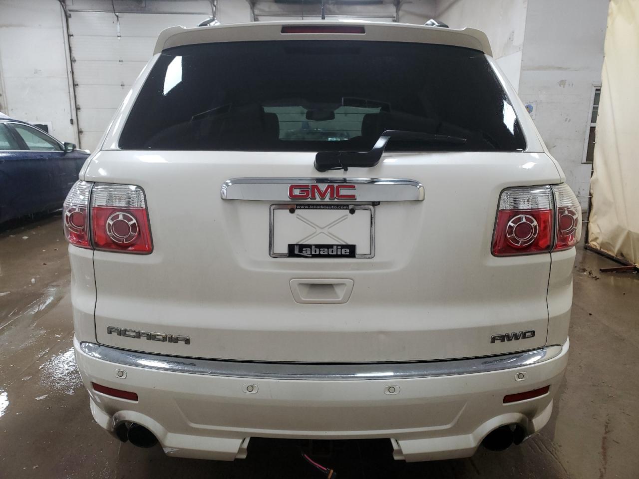 2011 GMC Acadia - Image 6