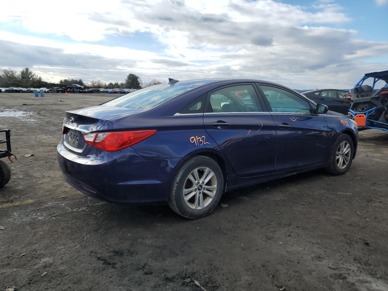 2013 Hyundai Sonata - Image 3