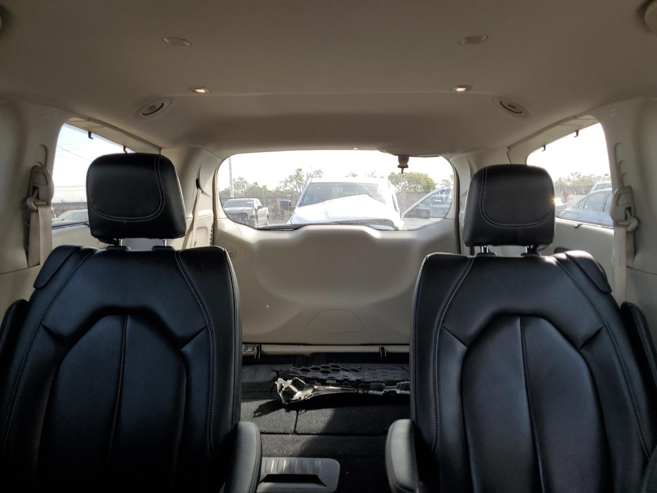2022 Chrysler Pacifica - Image 10