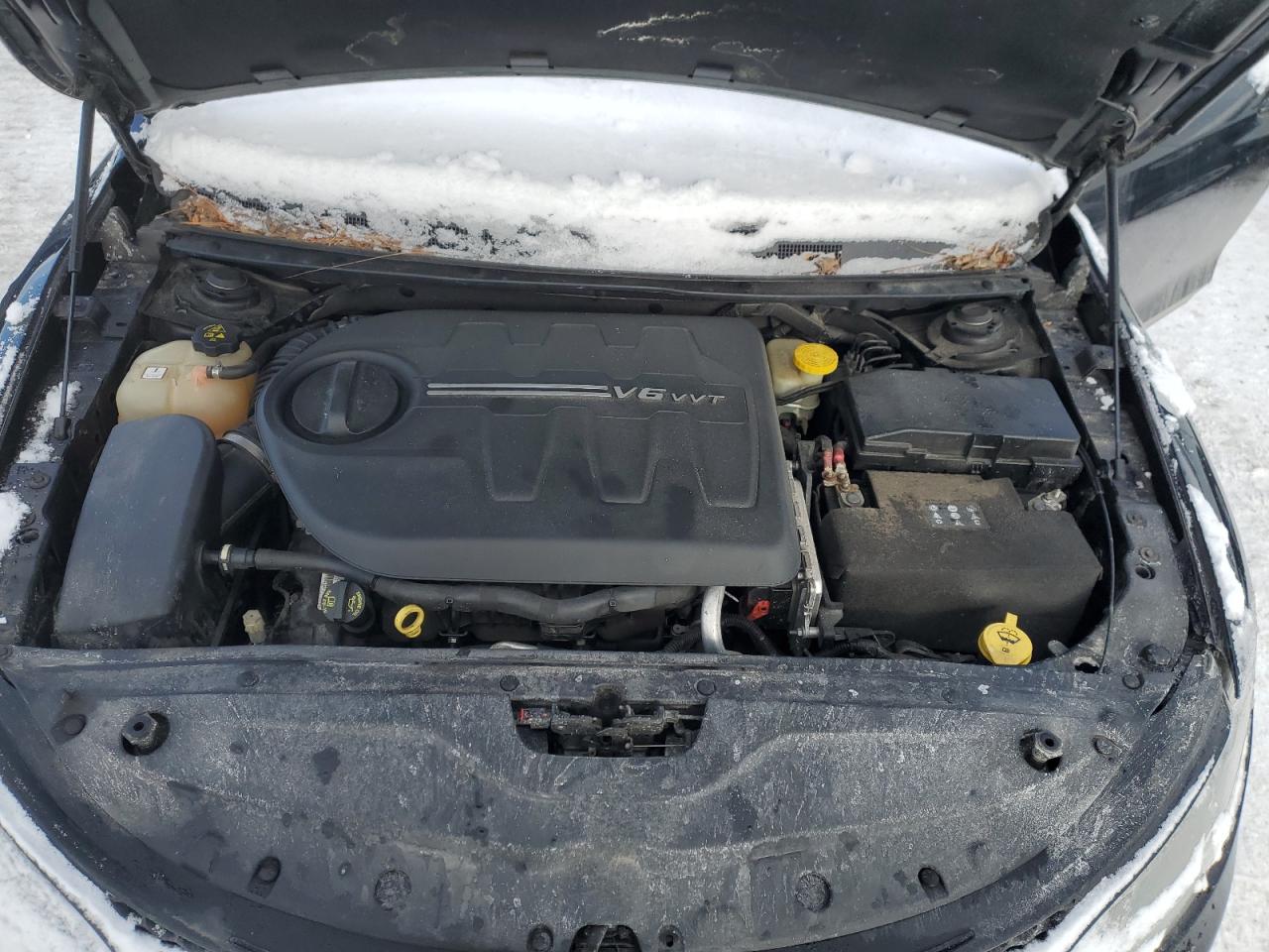 2015 Chrysler 200 - Image 11