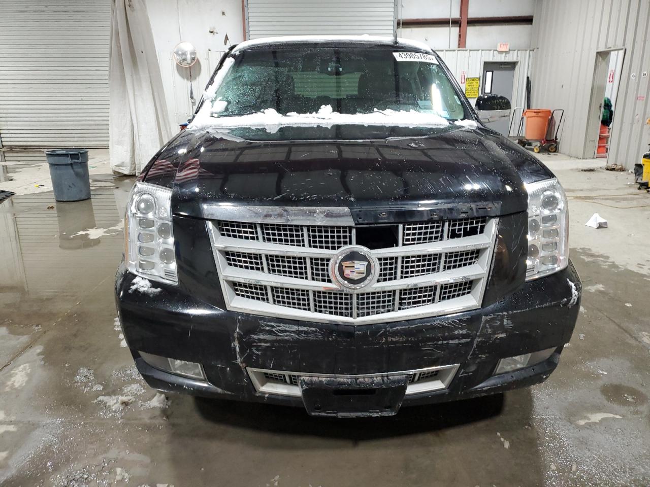2011 Cadillac Escalade - Image 5