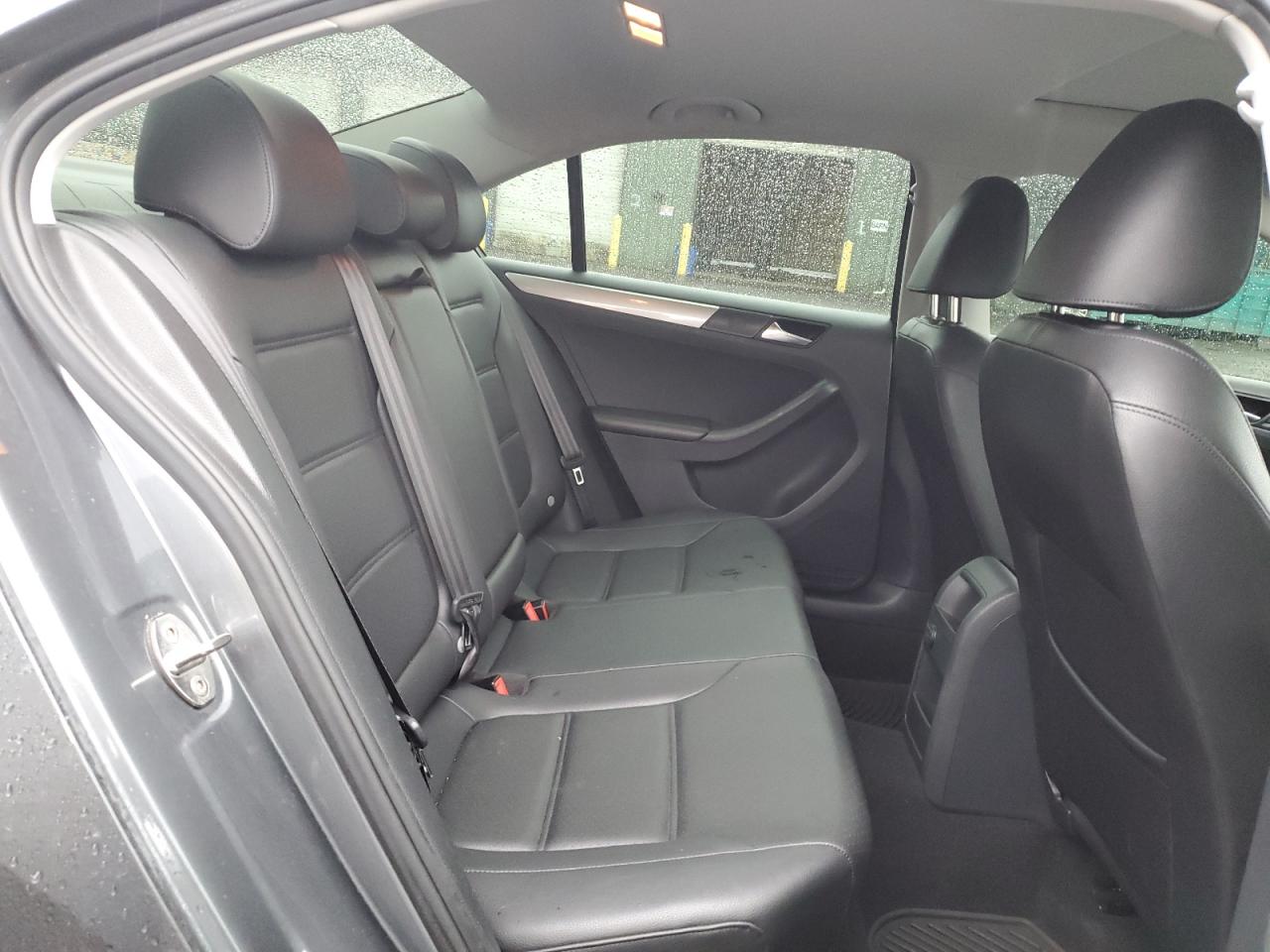 2017 Volkswagen Jetta - Image 10