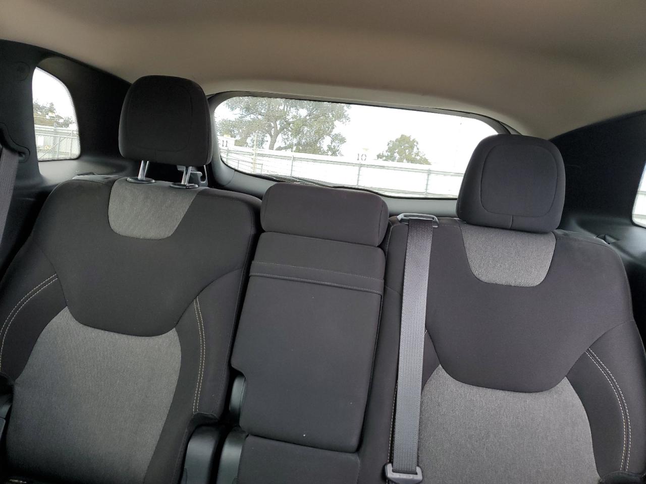 2017 Jeep Grand Cherokee - Image 10