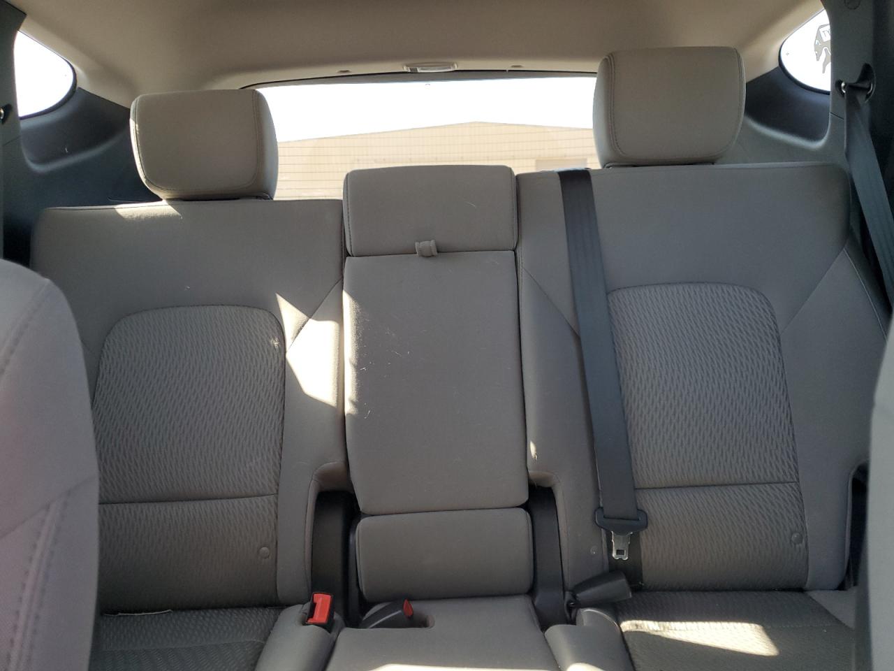2018 Hyundai Santa Fe - Image 10