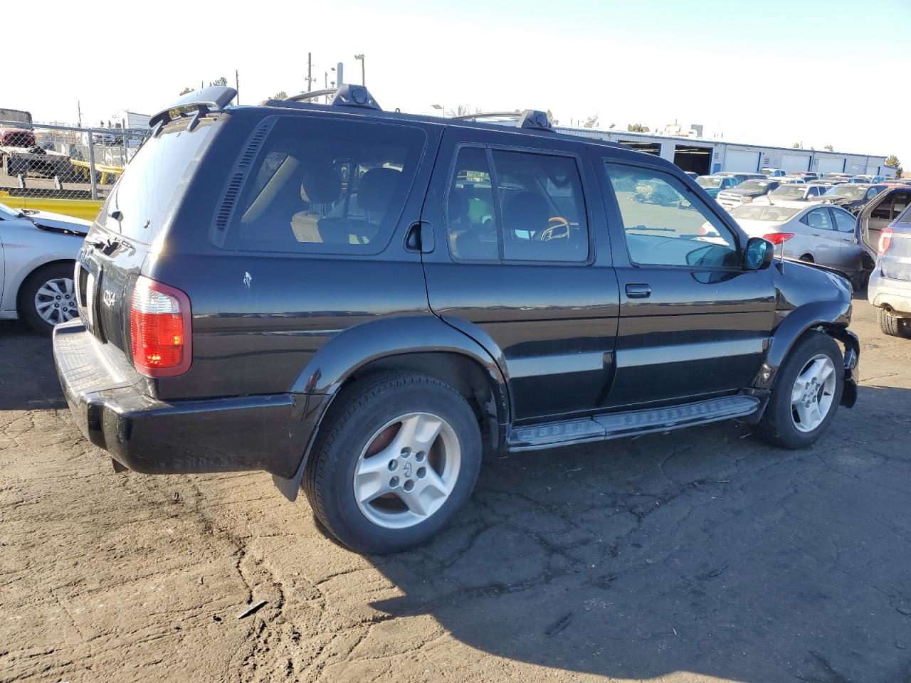 2001 Infiniti QX4 - Image 3