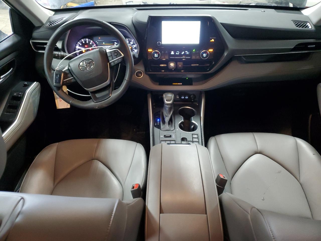 2024 Toyota Highlander - Image 8