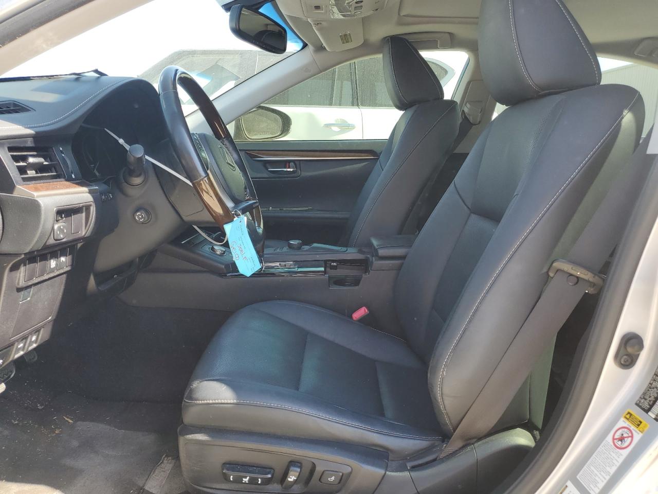 2015 Lexus ES - Image 7