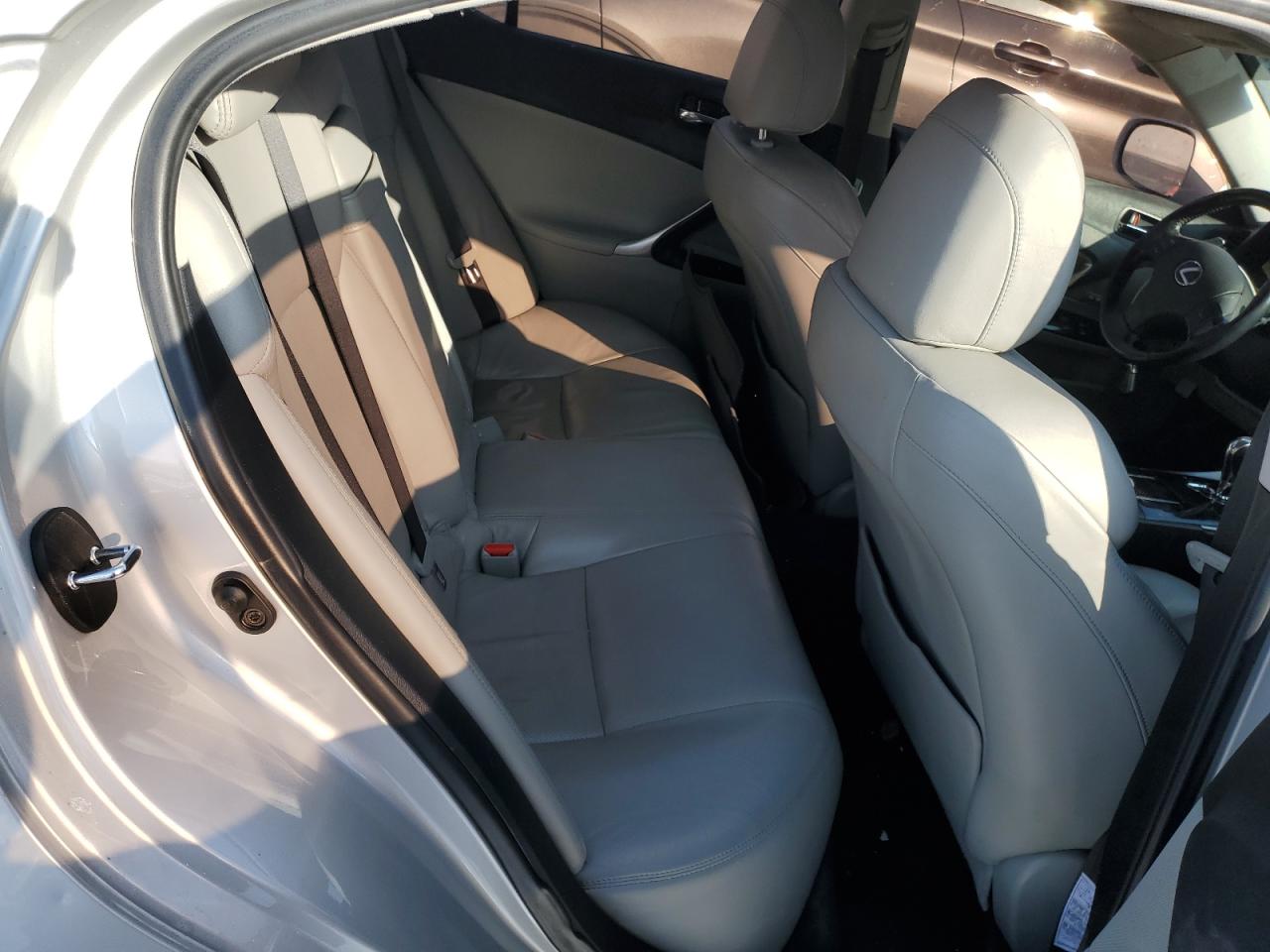 2006 Lexus IS - Image 10